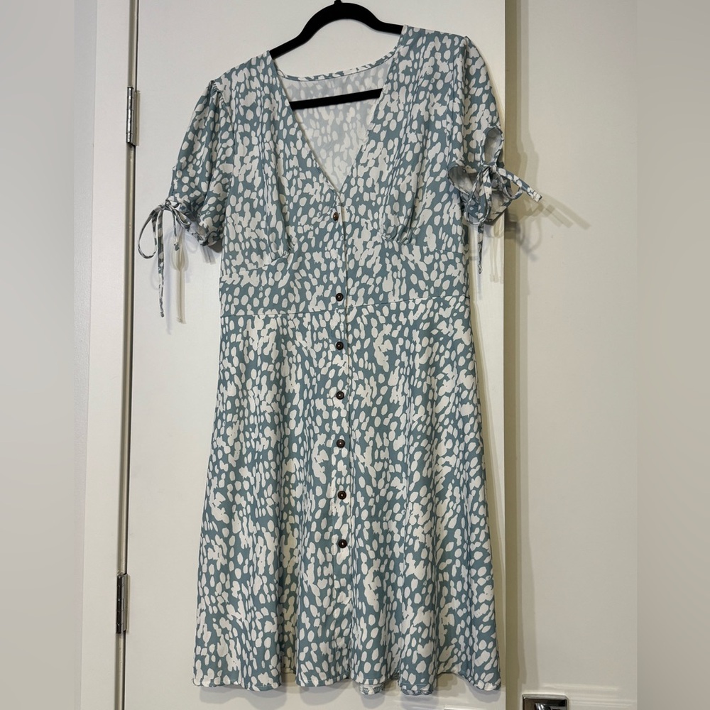 Short Sleeve Button-Front Dress in Sage and White Pattern. Women’s L - Picture 1 of 4